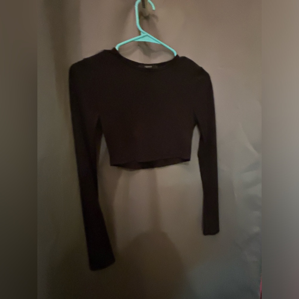 Cropped long sleeve top